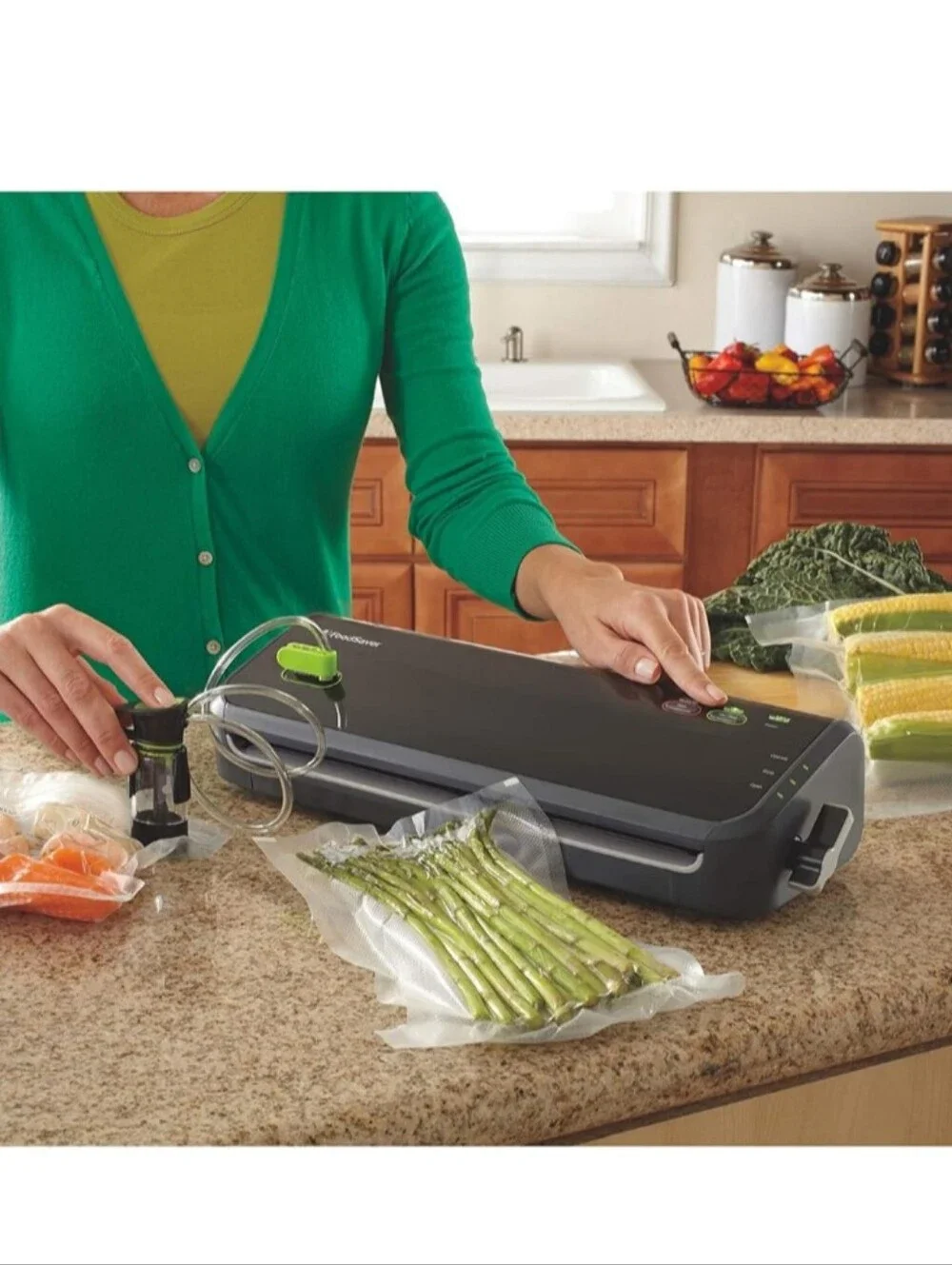 FoodSaver Vacuum Sealing System Starter Kit+Extra Bags